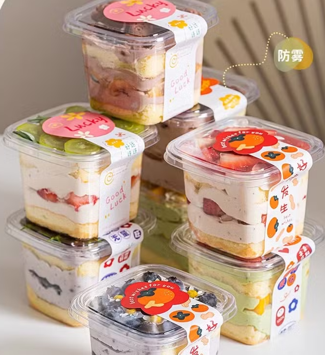 Apakah Baki Makanan PS melepaskan bahan kimia berbahaya saat bersentuhan dengan makanan panas dibandingkan dengan Baki Makanan PET?
